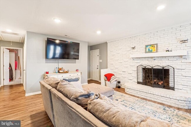 Building Photo - 5706 Johnson St