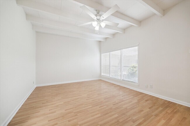 Building Photo - 216 Marshall St