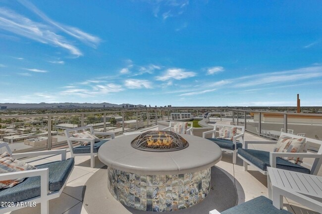 Building Photo - 2211 E Camelback Rd