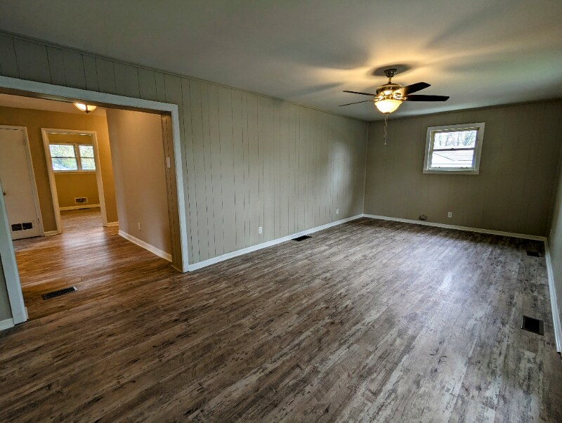 Building Photo - 303 Granvil Dr