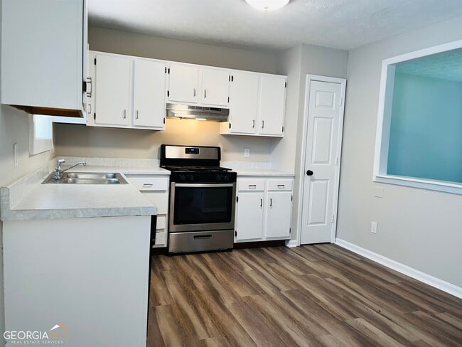 Building Photo - 8975 Stonebridge Blvd