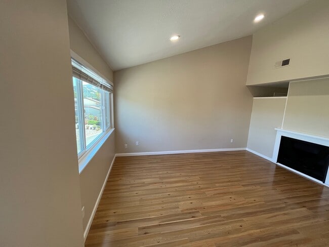 Building Photo - 61 Knolls Ln