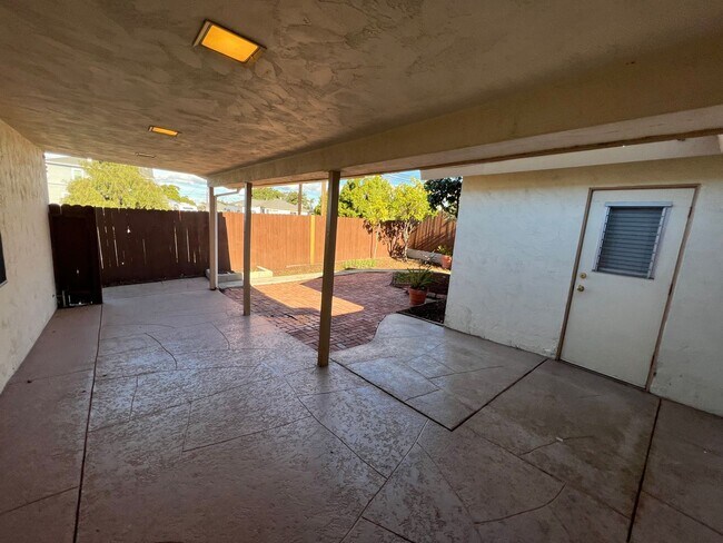 Building Photo - Large Home in Well Established Chula Vista Neighborhood