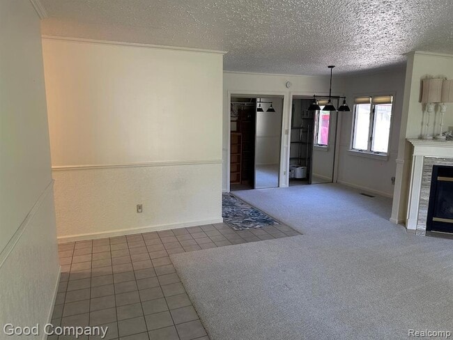 Building Photo - 6284 Woodsdale Dr