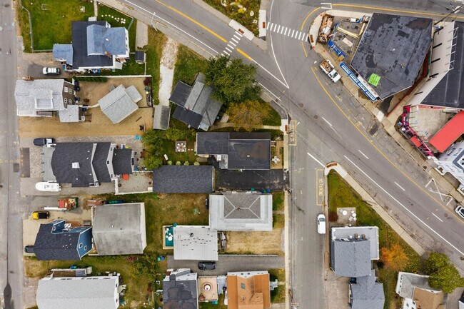 Building Photo - 2 Dover Ave