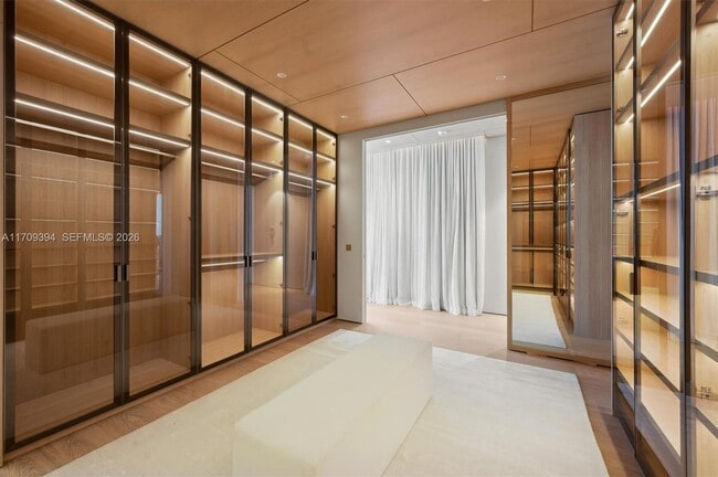 Building Photo - 424 W Rivo Alto Dr