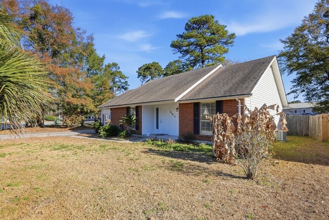 Building Photo - Ranch Style Home in Southside Savannah