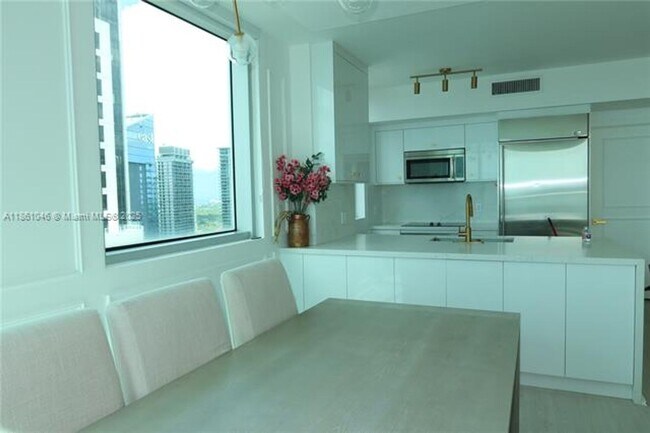 Building Photo - 500 Brickell Ave