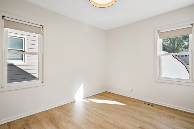 Building Photo - 2905 Blackstone Ave
