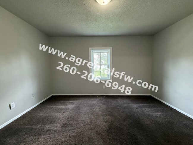 Building Photo - 3 Bedroom House
