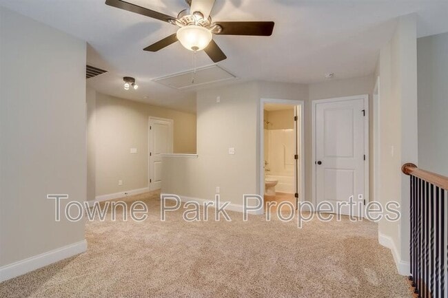 Building Photo - 232 Mossy Bank Dr
