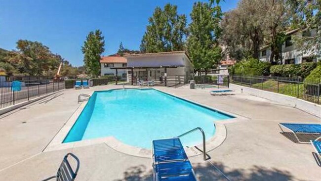 Building Photo - LOCATION, LOCATION 2 Bedroom 2 Bathroom Condo