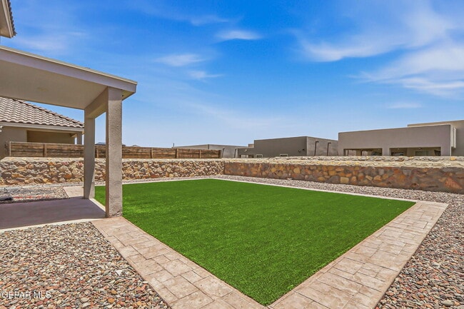 Building Photo - 13852 Paseo De La Luna Ave