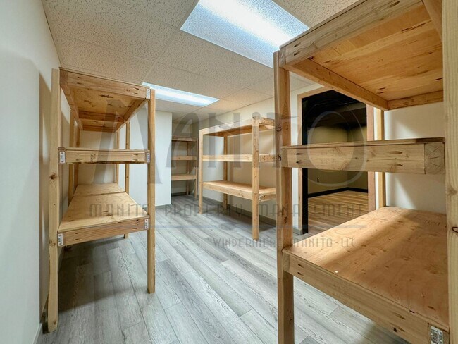 Building Photo - Stunning & Spacious South Hill Home