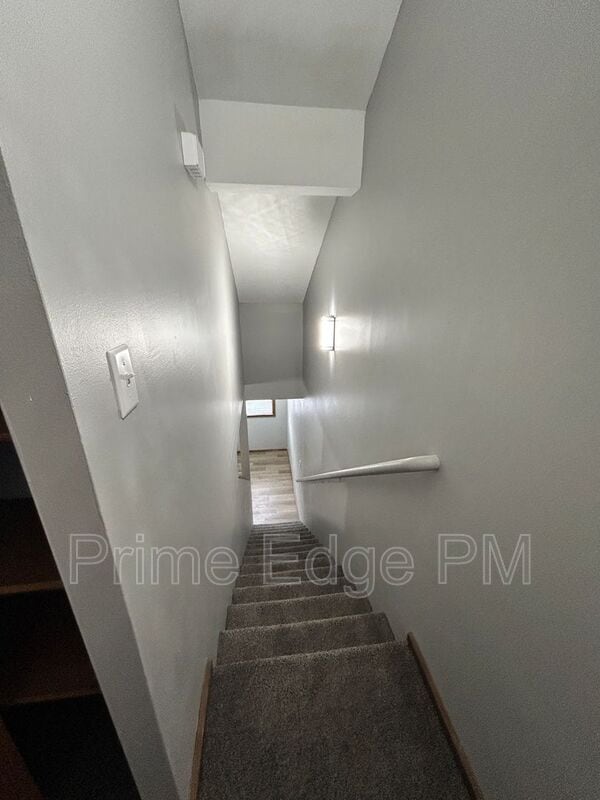 Building Photo - 1701 Ridgehaven Ct