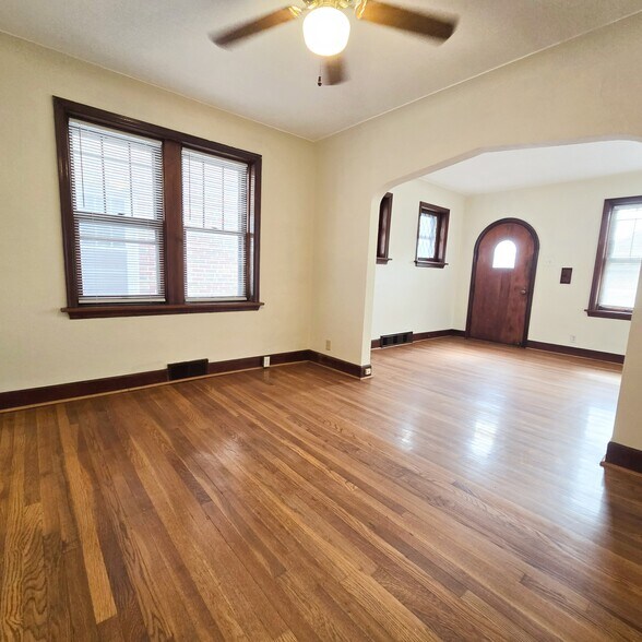 Building Photo - 3529 Lawn Ave