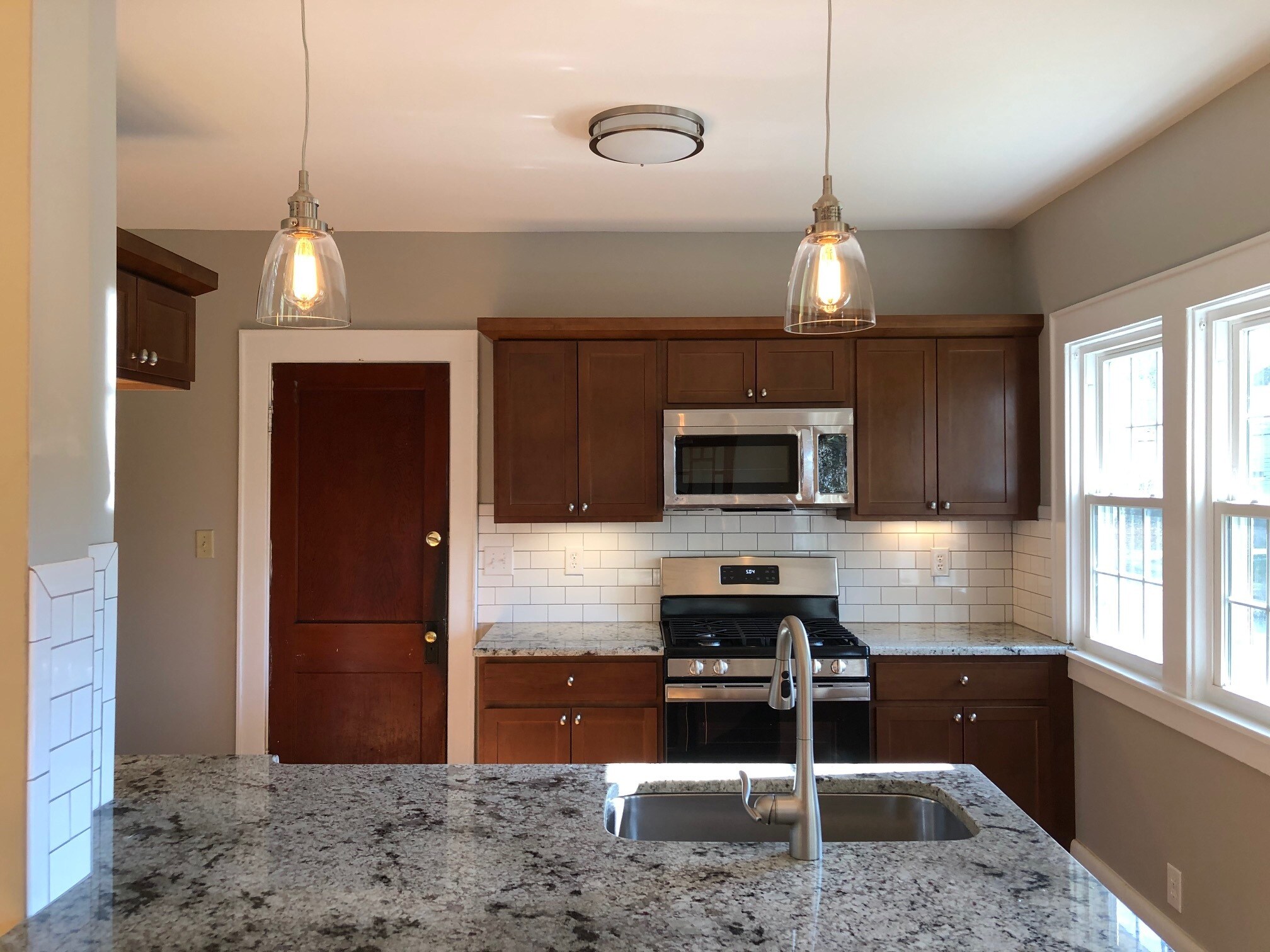 Building Photo - 400 Broad St