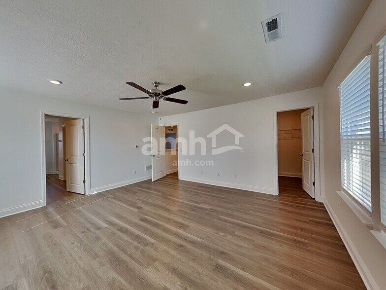 Building Photo - 204 Kramer Mills Dr