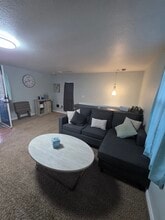 Building Photo - Oasis on F