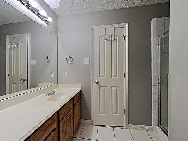 Building Photo - 4830 Edgegate Dr