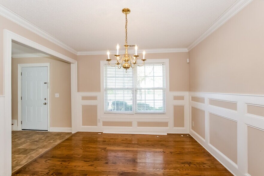 Building Photo - 1918 Southwind Dr