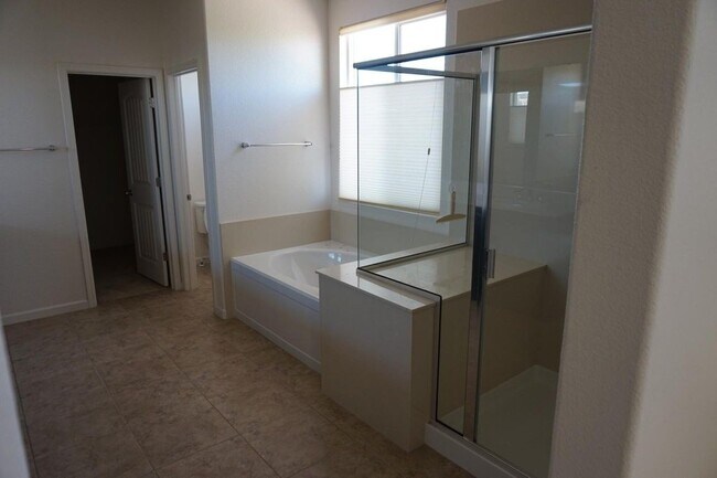 Building Photo - South Meadows Home