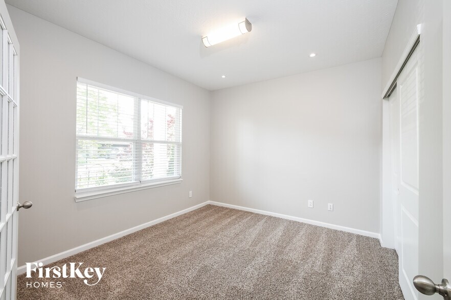 Building Photo - 5887 Aldridge Dr