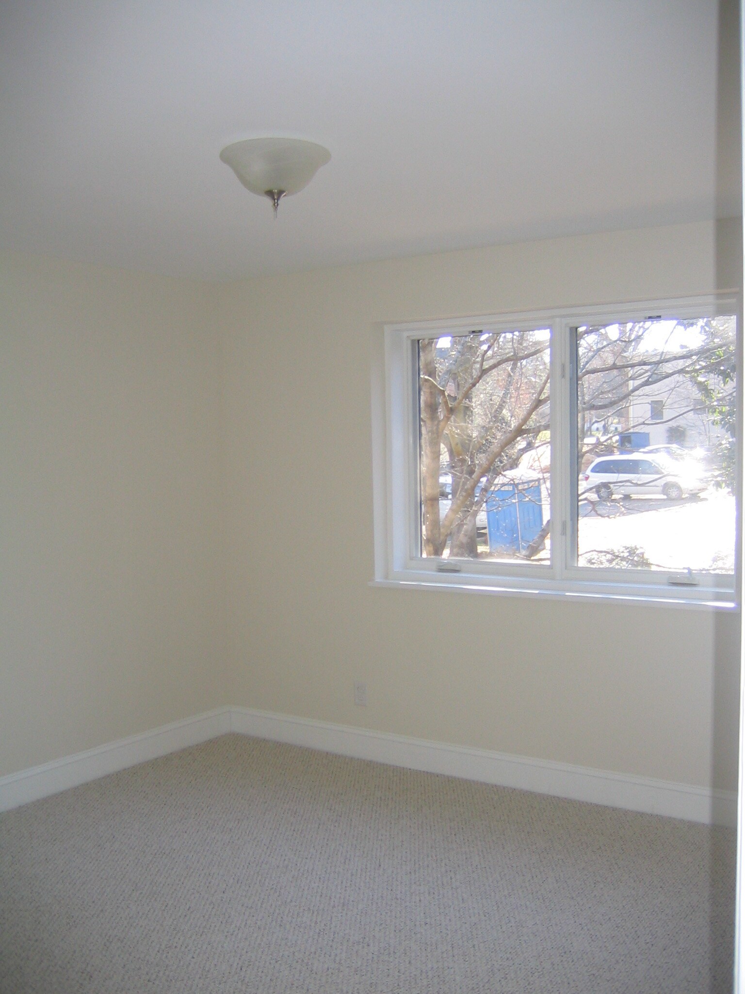 Building Photo - 223 N Dotger Ave