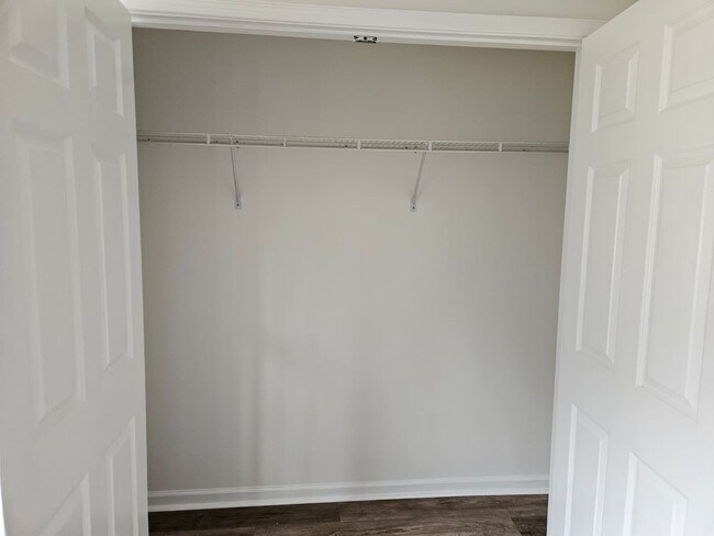 Building Photo - For rent 3 bedroom, 2 bath home