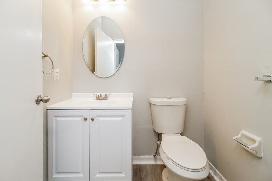 Building Photo - 2034 Meadow Pond Way