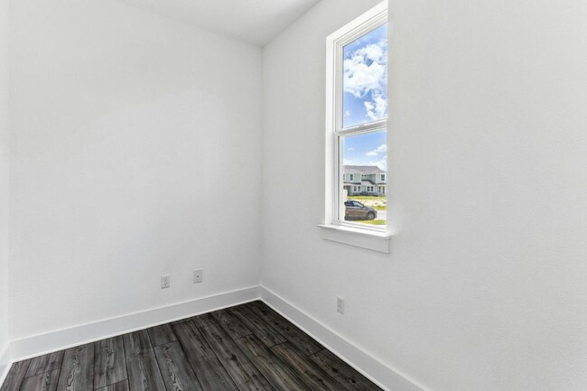 Building Photo - Beautiful 3 Bedroom Townhome