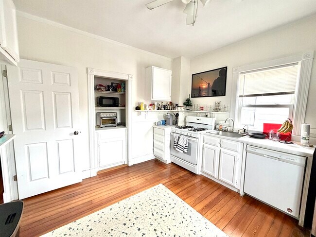 Building Photo - 18 Winslow Rd