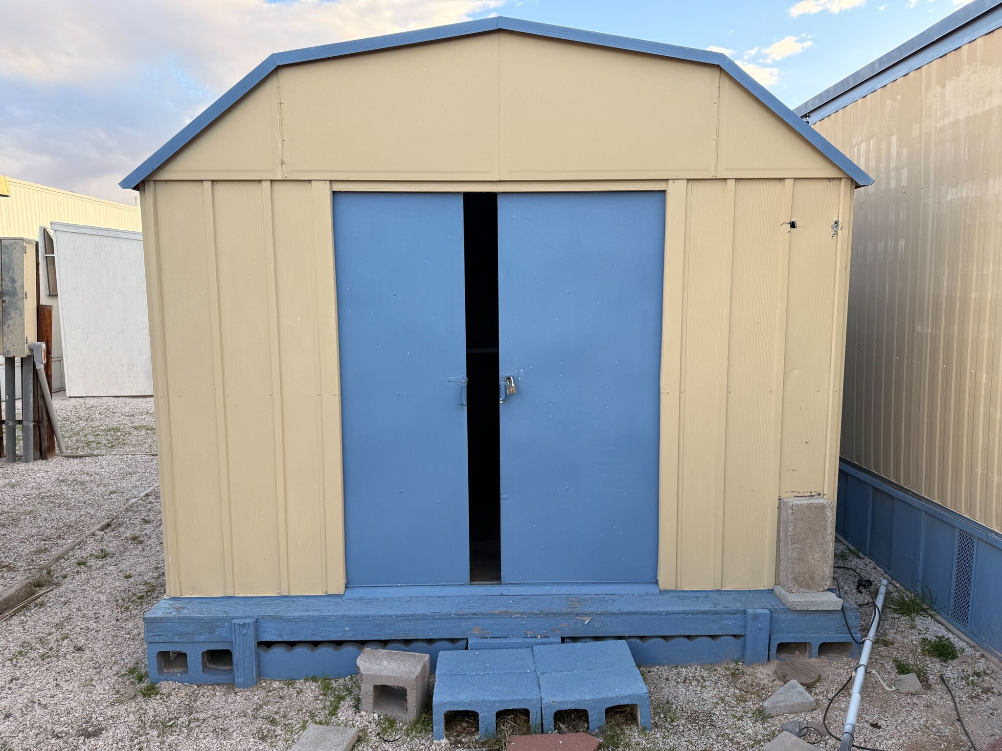 Building Photo - 3601 E Wyoming Ave