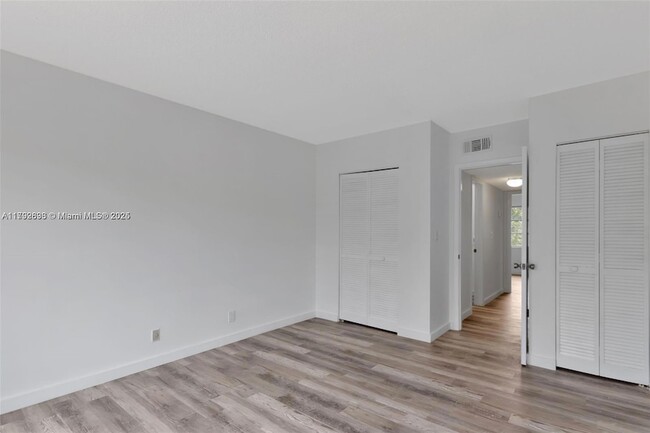 Building Photo - 6141 SW 42nd Ct
