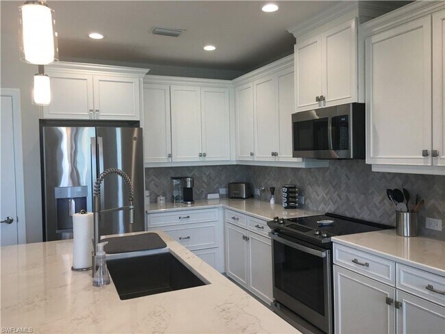 Building Photo - 2555 Seychelles Dr