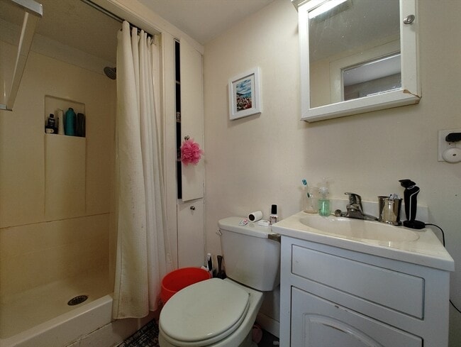 Building Photo - 9 Medford St