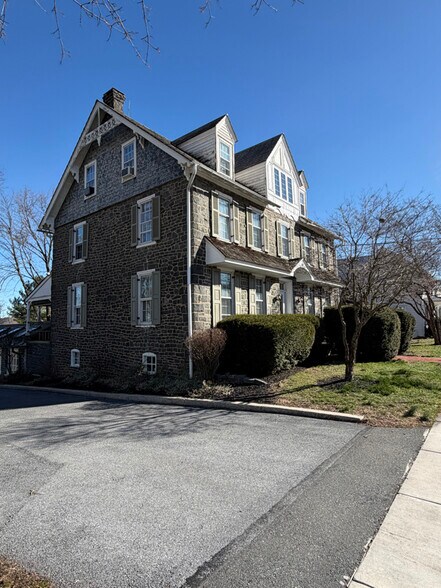 Building Photo - 28 W Main St