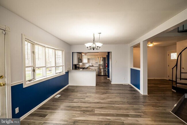 Building Photo - 241 Victoria St