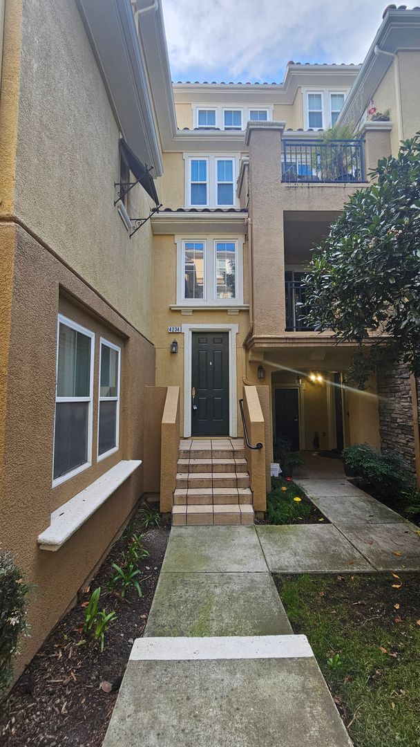 Building Photo - The Courtyards at Dublin Ranch 2Bed/2 Full Bath