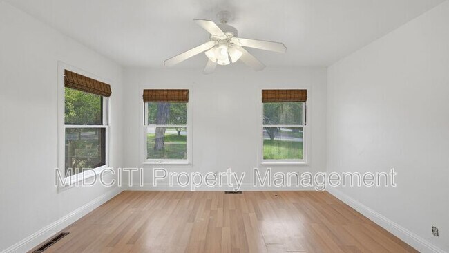 Building Photo - 1079 Canyon Dr