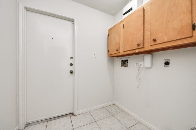 Building Photo - 3611 Bee Bayou Ln