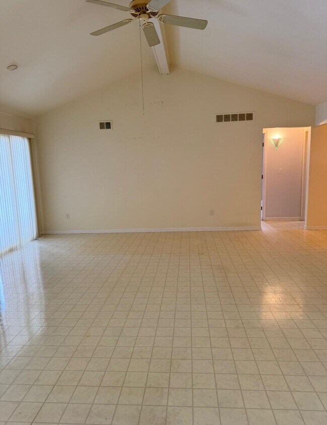 Building Photo - 33736 Hathaway