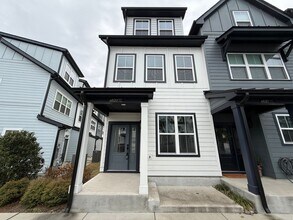 Building Photo - **OFFERING 1/2 OFF FIRST MONTH'S RENT** Newly Built 4BD, 3.5BA End-Unit Raleigh Townhome in a Gre...