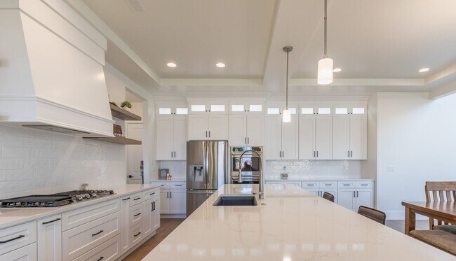 Building Photo - Washington Fields 4 bed | 3 1/2 bath | 3 c...