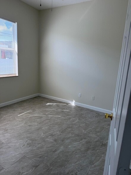 Building Photo - 787 SE Evergreen Terrace