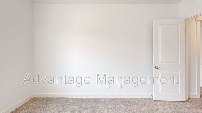 Building Photo - 1583 Stark Dr