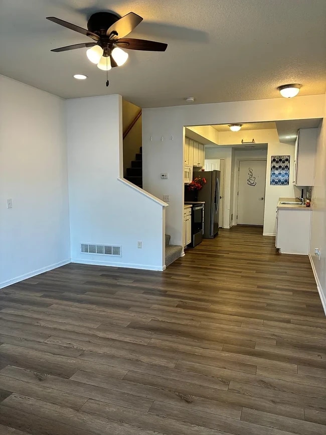 Building Photo - 1151 NE 7th Ln