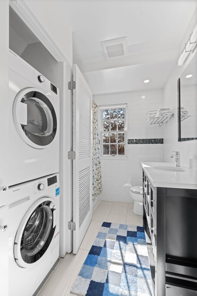 Building Photo - 4464 Greenwich Pkwy NW