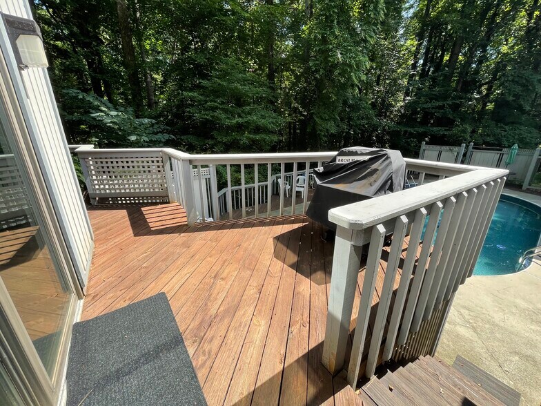 Natural Gas Grill - 1148 Kettle Ct NW