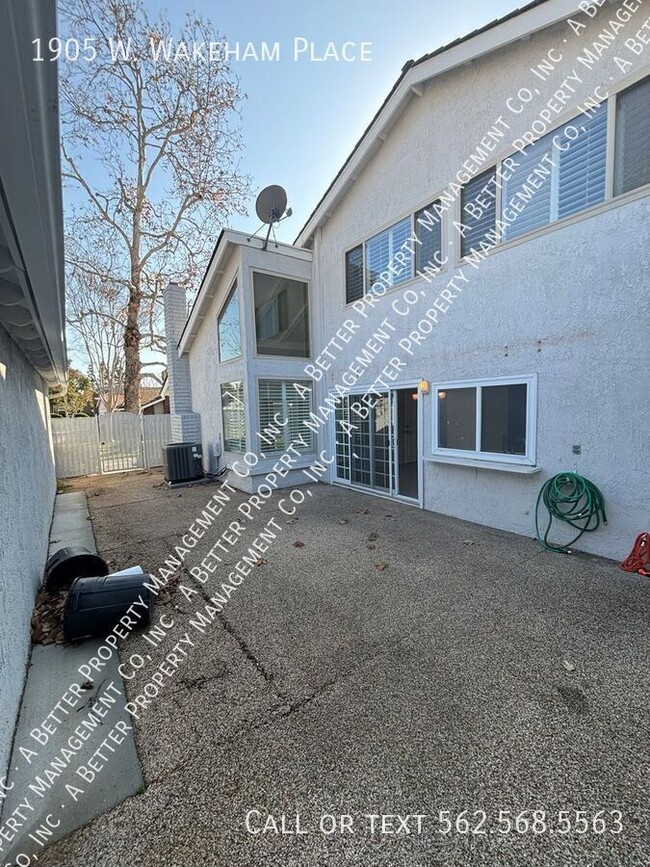 Building Photo - 3 Bed 2 Bath TOWNHOUSE w/Patio, Double Car...